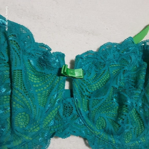 Adore Me 40D. Vibrant Green Lace Bra - Picture 3 of 8